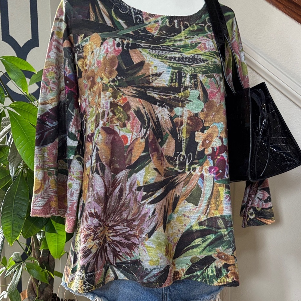 Inoah Artsy Floral Multicolor Women's Top - Picture 2 of 9